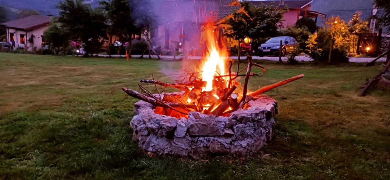 Casas Rurales Entrecastanos กังกัส เด โอนิส ภายนอก รูปภาพ