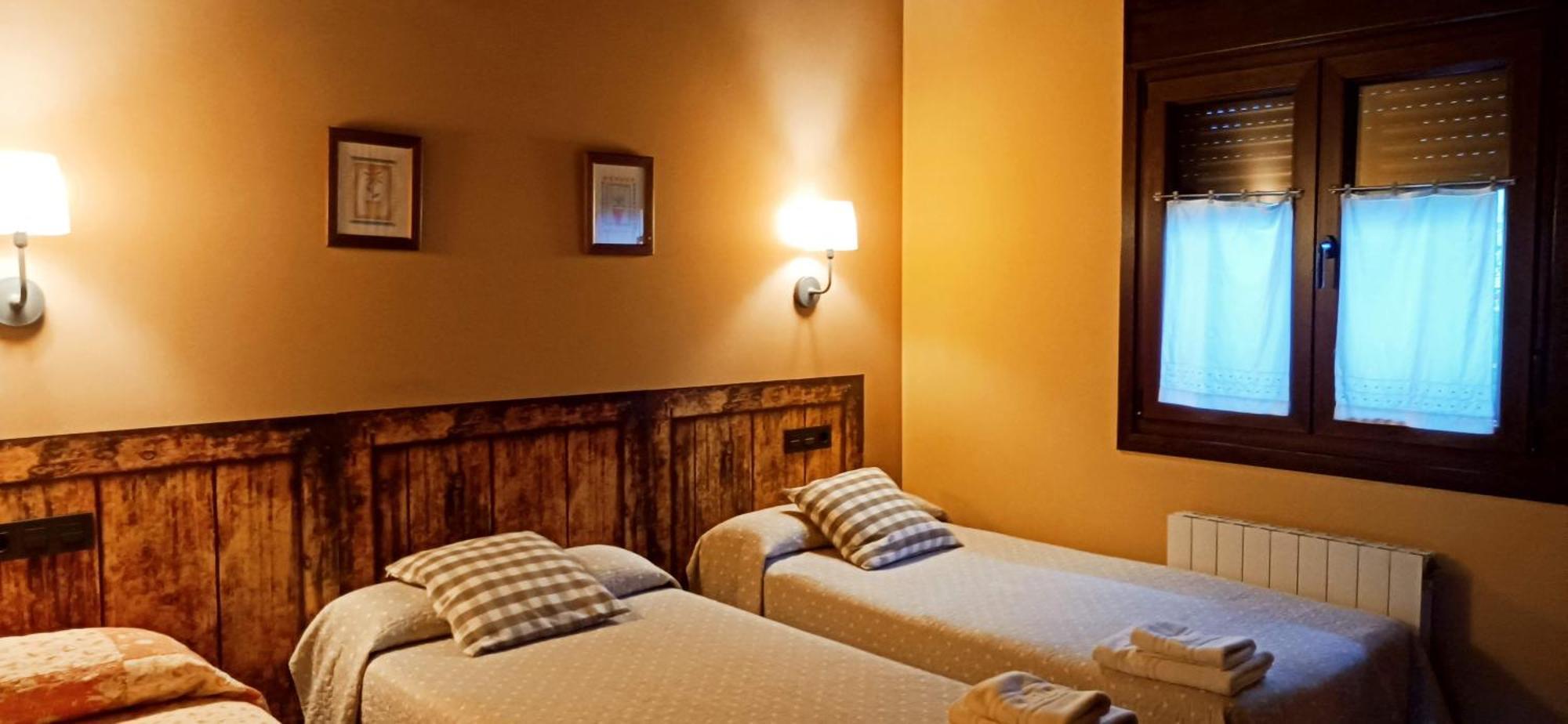 Casas Rurales Entrecastanos กังกัส เด โอนิส ภายนอก รูปภาพ