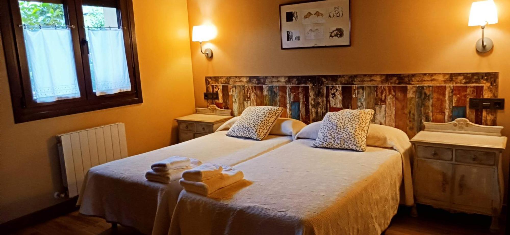 Casas Rurales Entrecastanos กังกัส เด โอนิส ภายนอก รูปภาพ