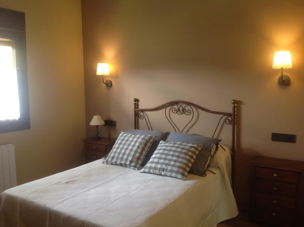 Casas Rurales Entrecastanos กังกัส เด โอนิส ภายนอก รูปภาพ