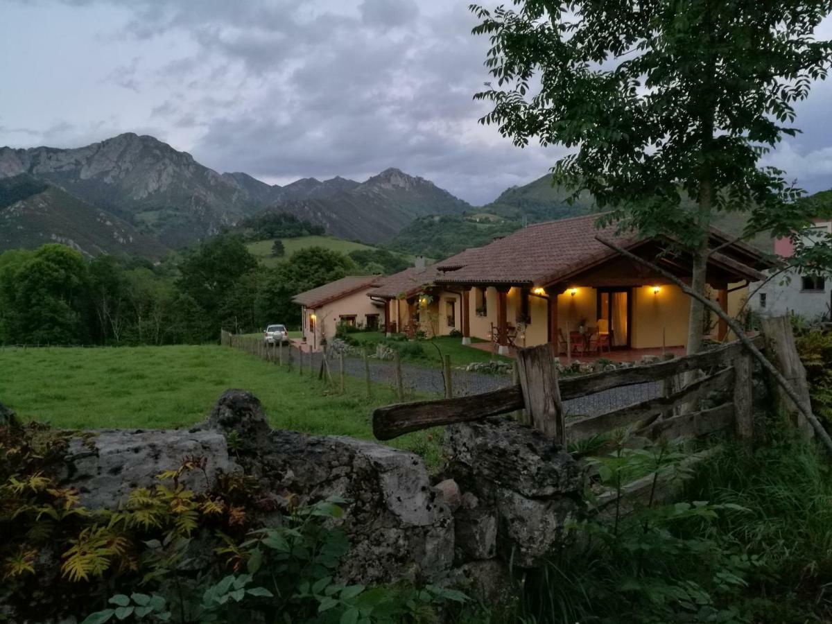 Casas Rurales Entrecastanos กังกัส เด โอนิส ภายนอก รูปภาพ